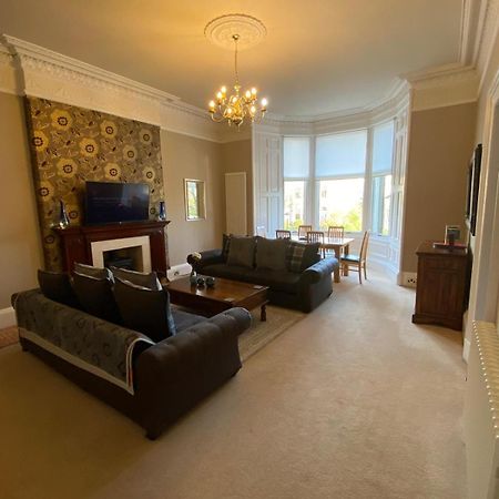 Beautiful & Bright 2 Bed Flat Murrayfield エディンバラ エクステリア 写真