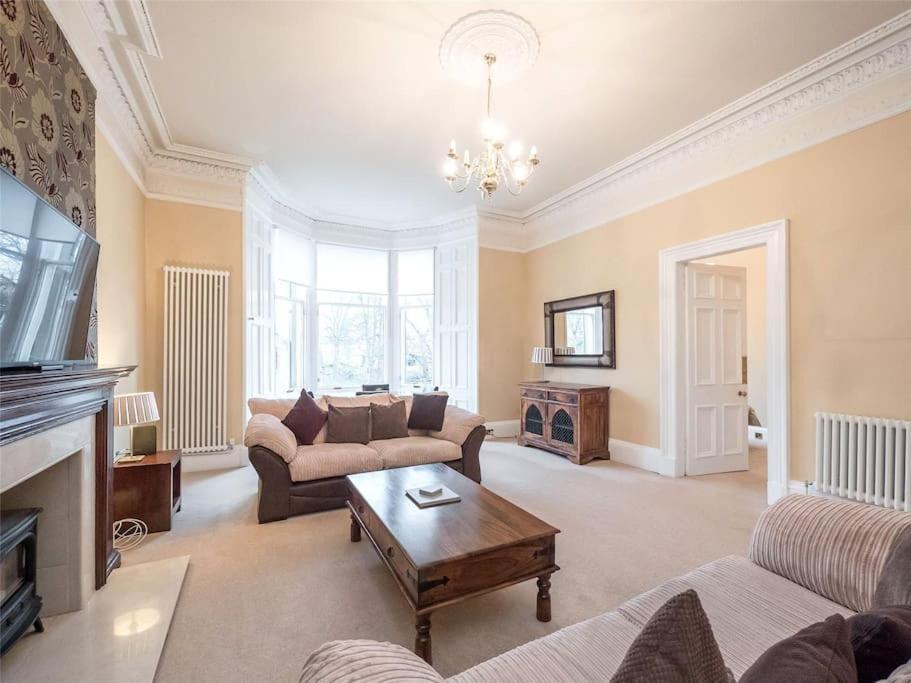 Beautiful & Bright 2 Bed Flat Murrayfield エディンバラ エクステリア 写真