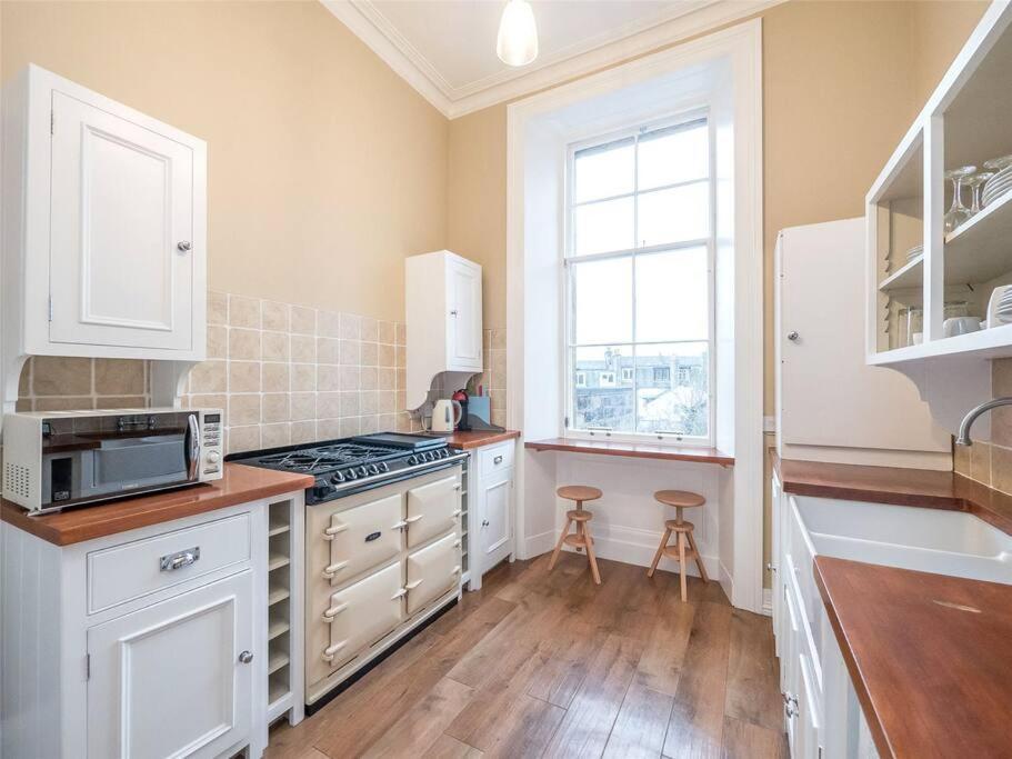 Beautiful & Bright 2 Bed Flat Murrayfield エディンバラ エクステリア 写真