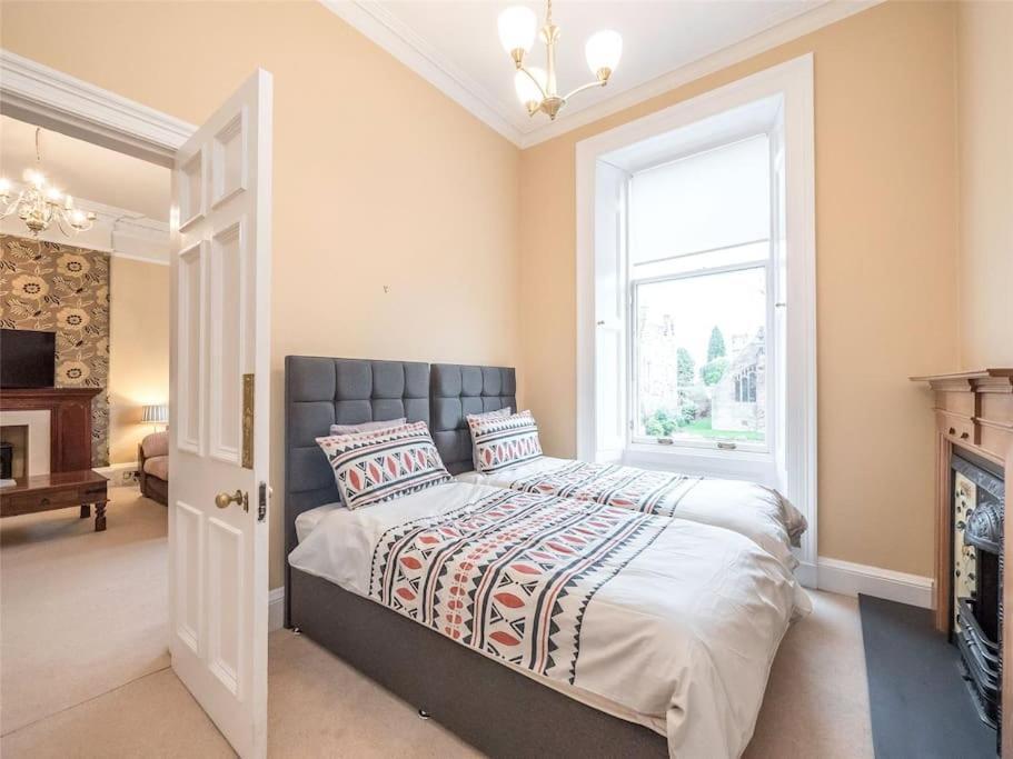 Beautiful & Bright 2 Bed Flat Murrayfield エディンバラ エクステリア 写真