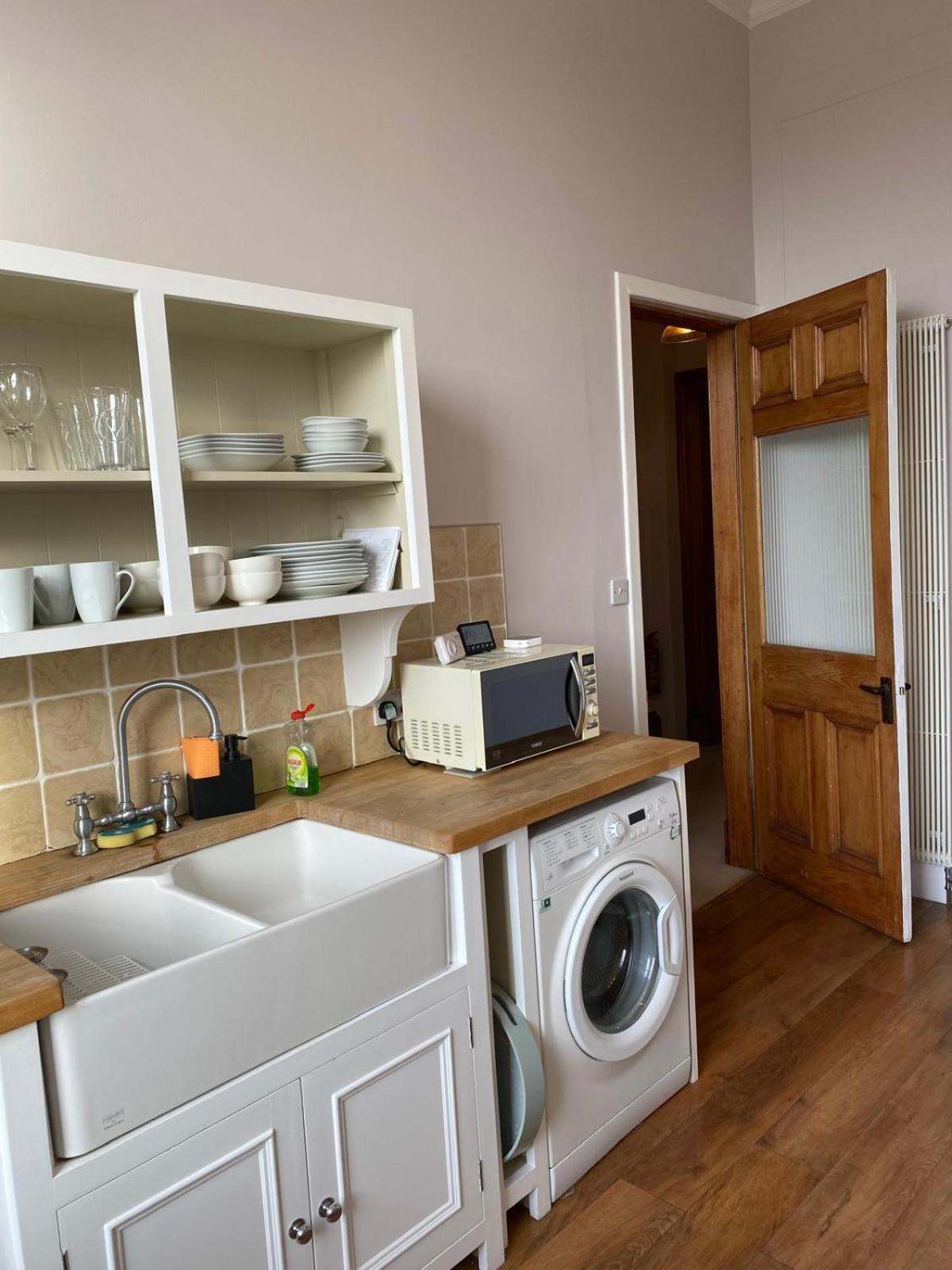 Beautiful & Bright 2 Bed Flat Murrayfield エディンバラ エクステリア 写真