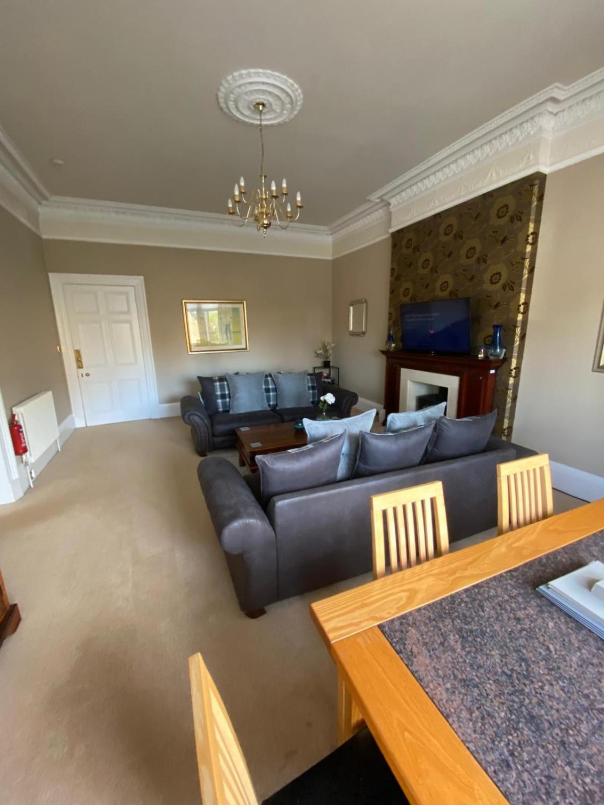 Beautiful & Bright 2 Bed Flat Murrayfield エディンバラ エクステリア 写真